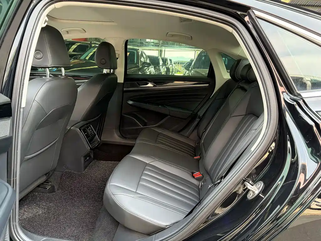 Volkswagen Passat 2023
