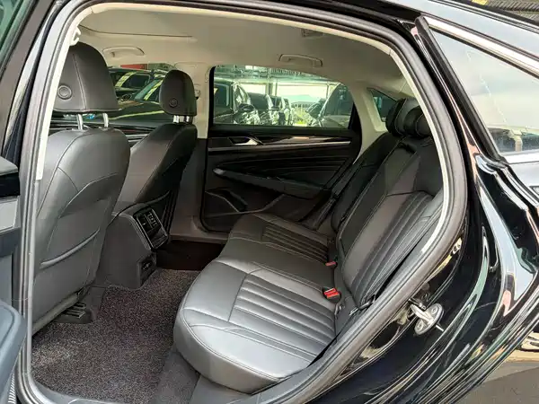 Volkswagen Passat 2023