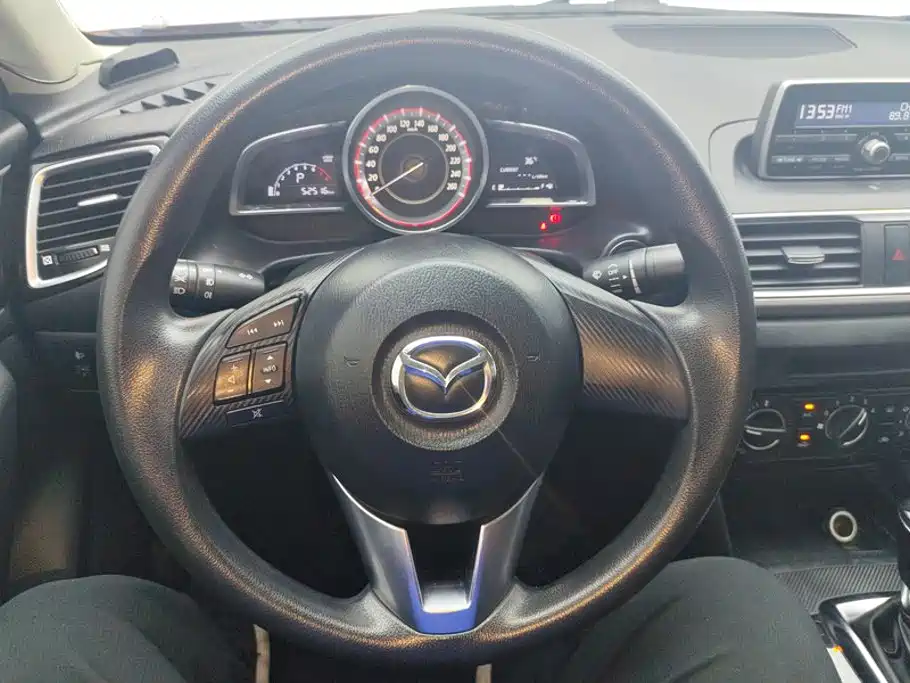 Mazda 3 Axela 2015 — фото 15