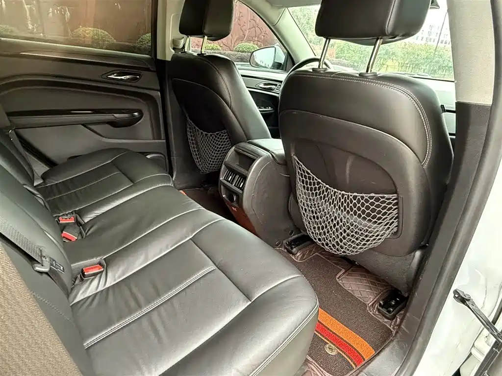 Cadillac SRX 2016 — фото 13