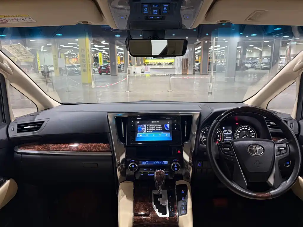 Toyota Alphard 2019 — фото 11