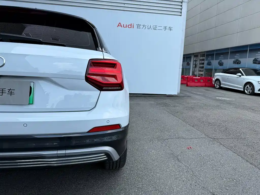 Audi Q2L E-Tron 2021 — фото 17