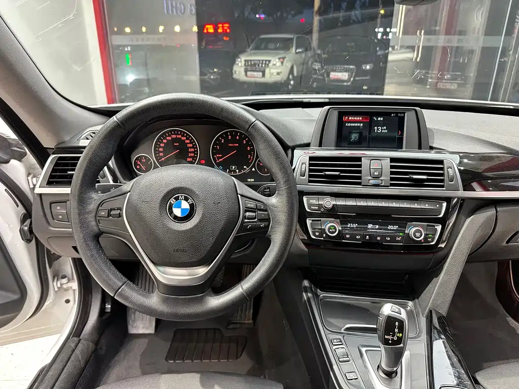 BMW 3 Series GT 2018 — фото 14