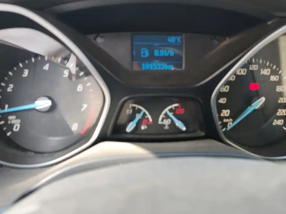 Ford Focus 2014 — фото 14