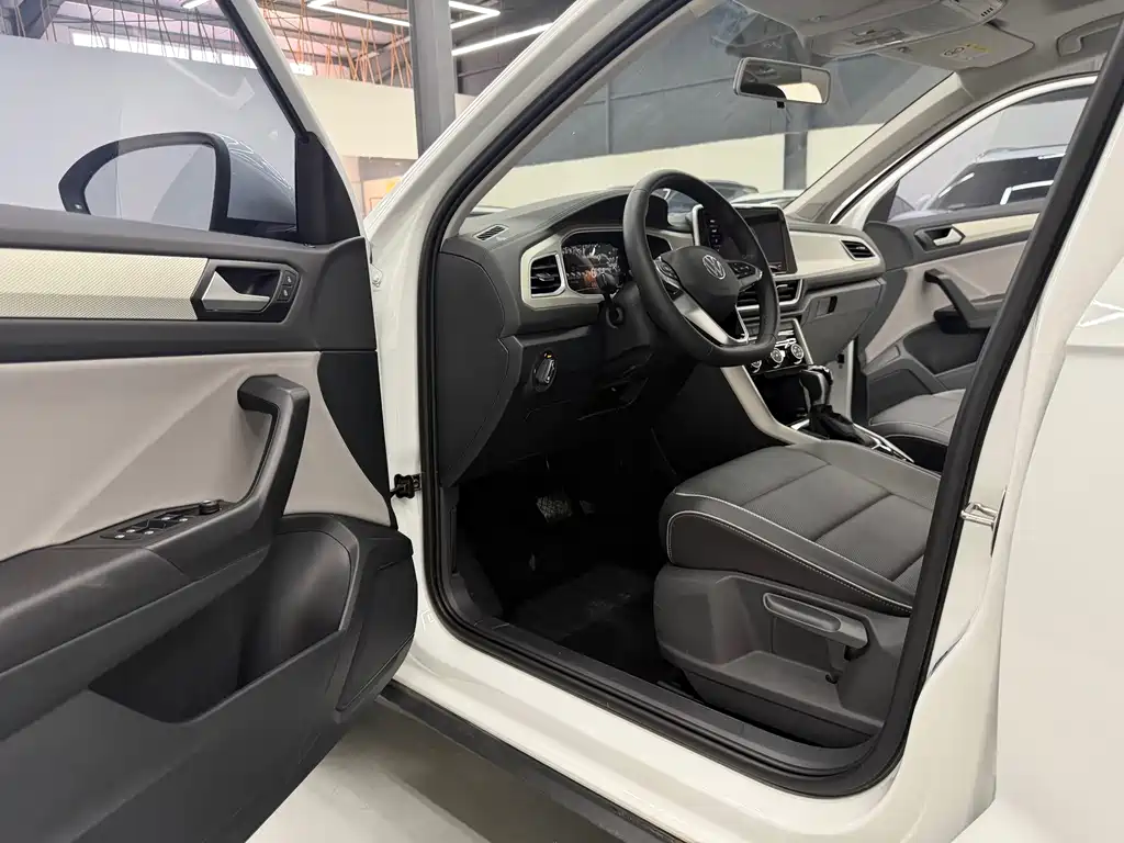 Volkswagen T-Roc 2023 — фото 15
