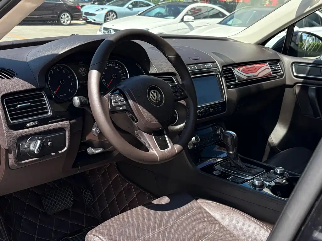 Volkswagen Touareg 2017 — фото 11