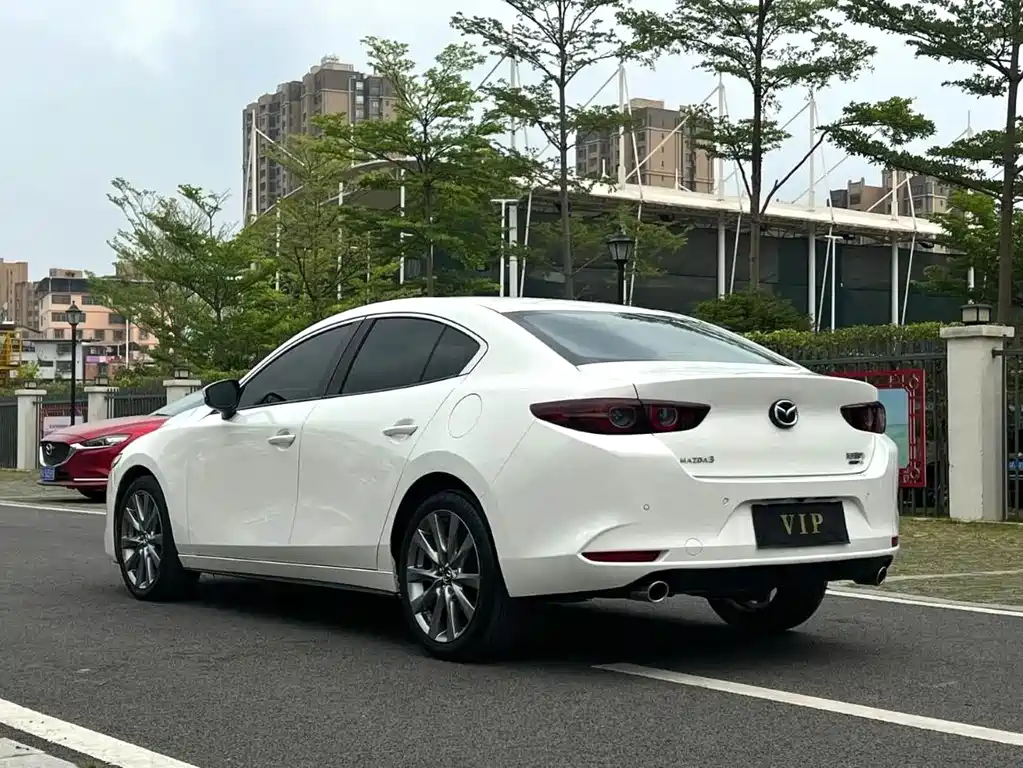 Mazda 3 Axela 2021 — фото 7