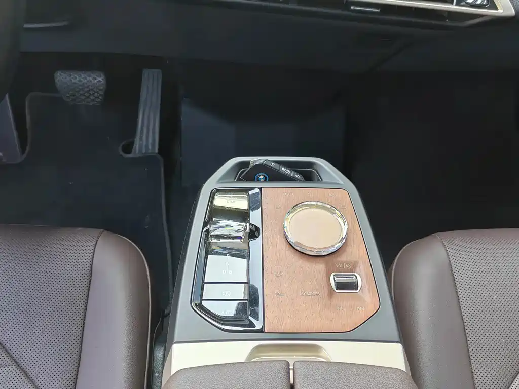 BMW iX 2025 — фото 14