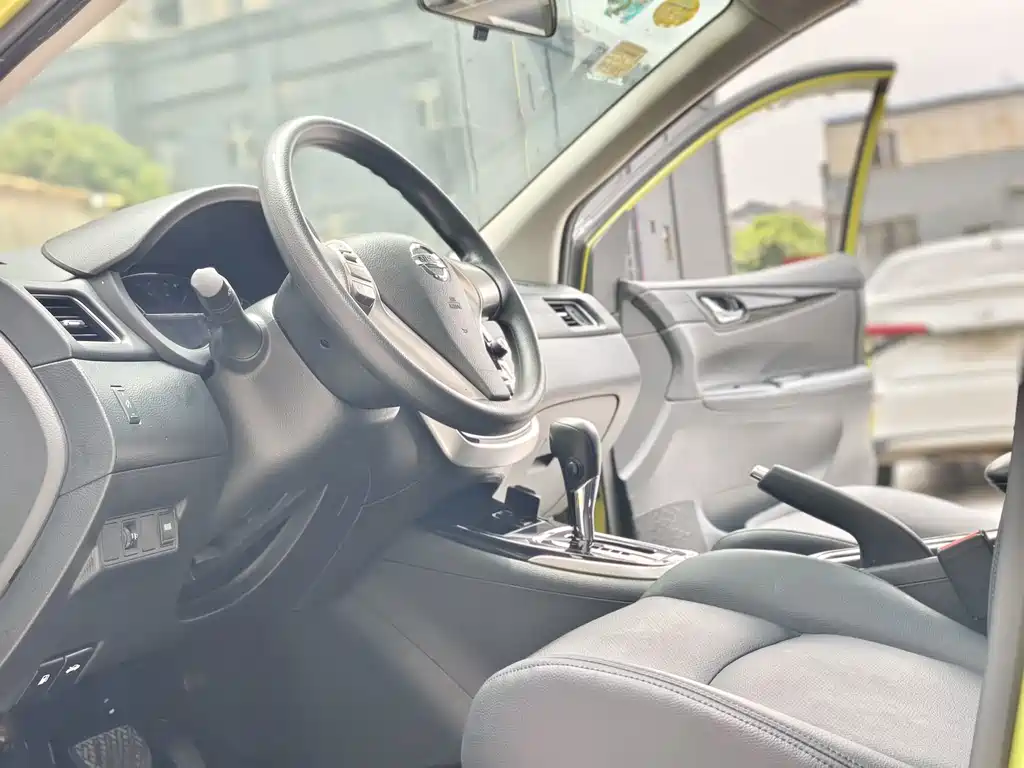 Nissan Tiida 2016 — фото 12