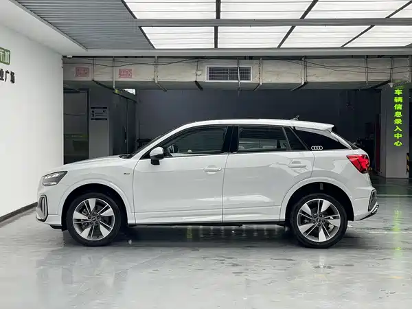 Audi Q2L 2025