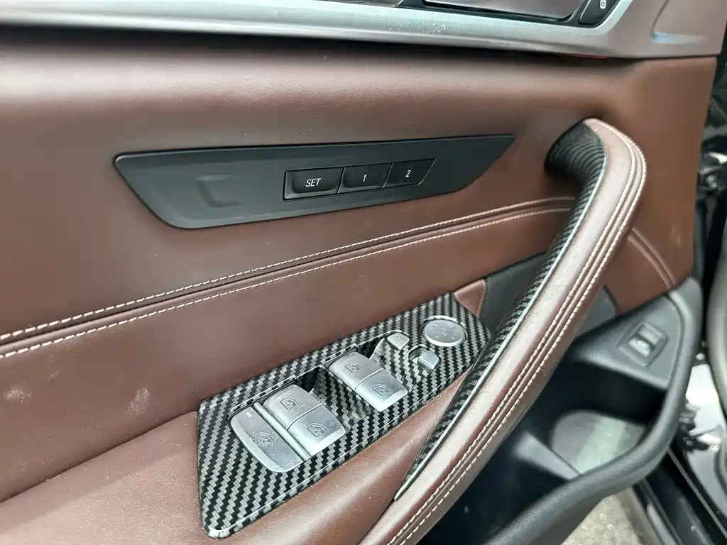 BMW 5 Series 2020 — фото 10