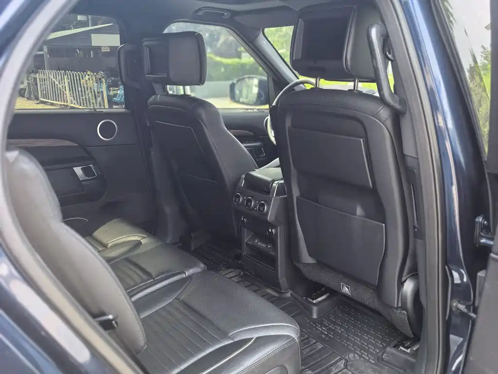 Land Rover Discovery 2017 — фото 11