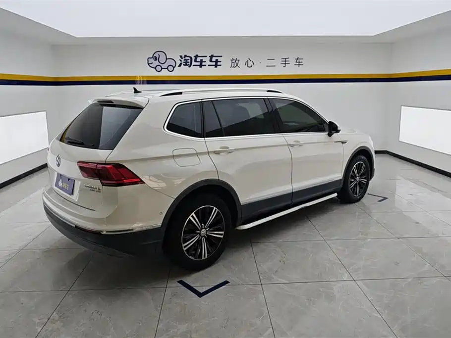 Volkswagen Tiguan L 2017 — фото 3