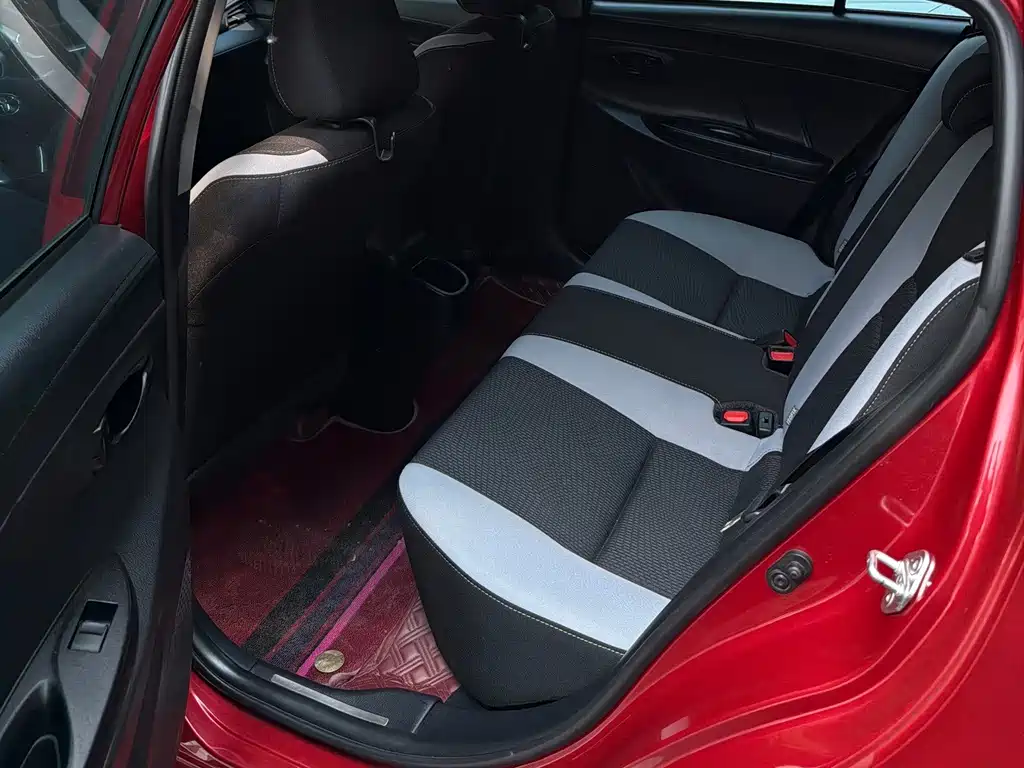 Toyota Yaris L 2022 — фото 10
