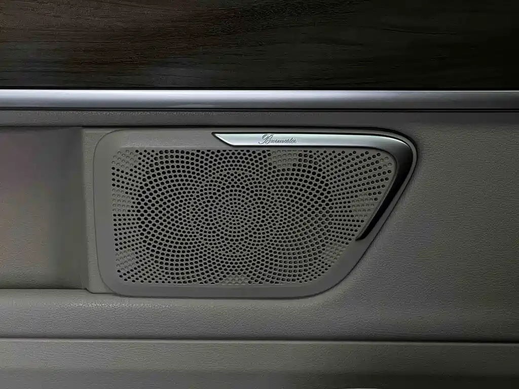Mercedes-Benz V-Class 2022 — фото 20