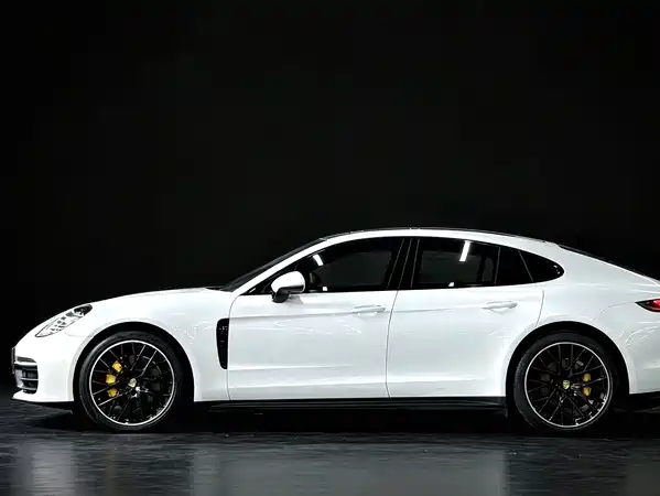 Porsche Panamera 2022
