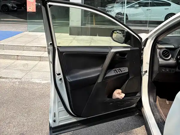 Toyota RAV4 2015