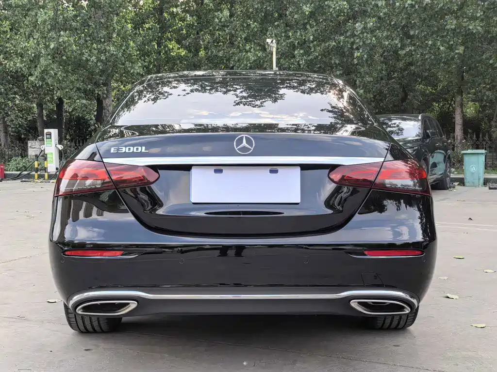 Mercedes-Benz E-Class 2023 — фото 16