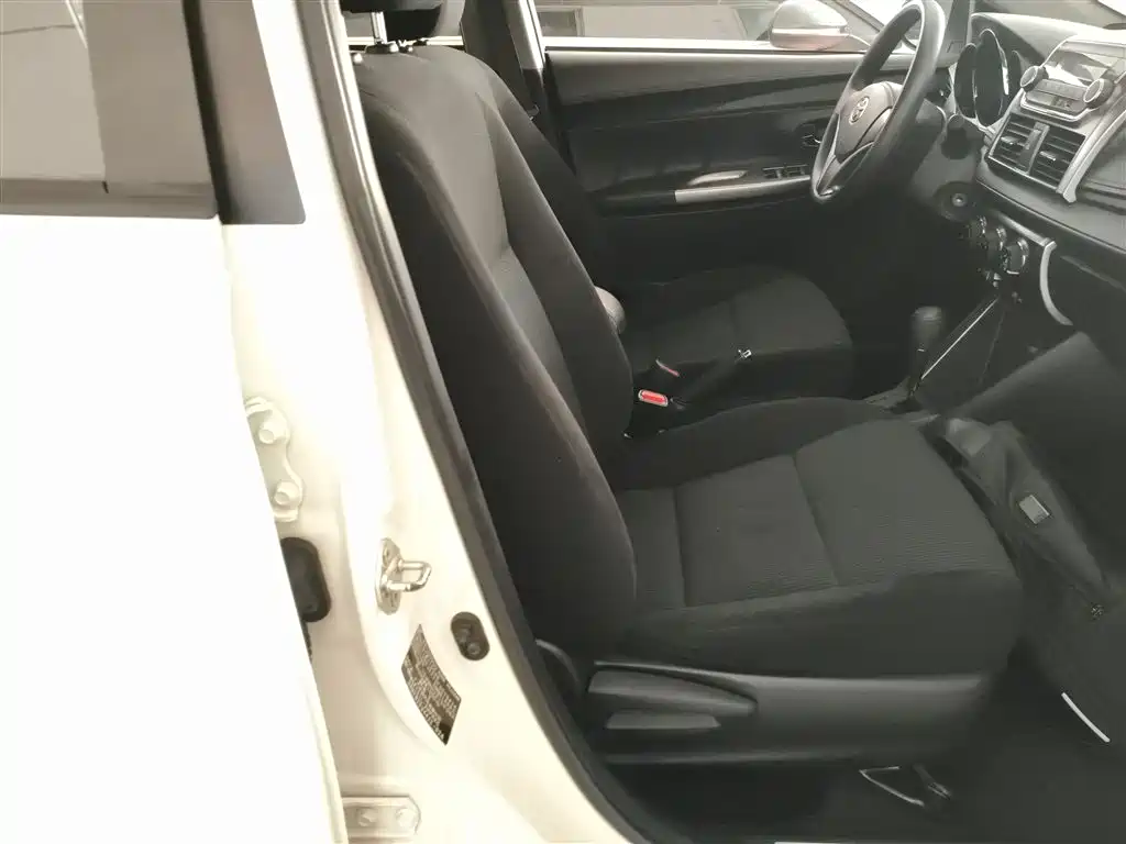 Toyota Yaris L 2015 — фото 25