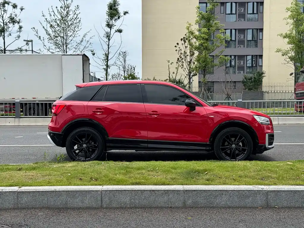 Audi Q2L 2020 — фото 15