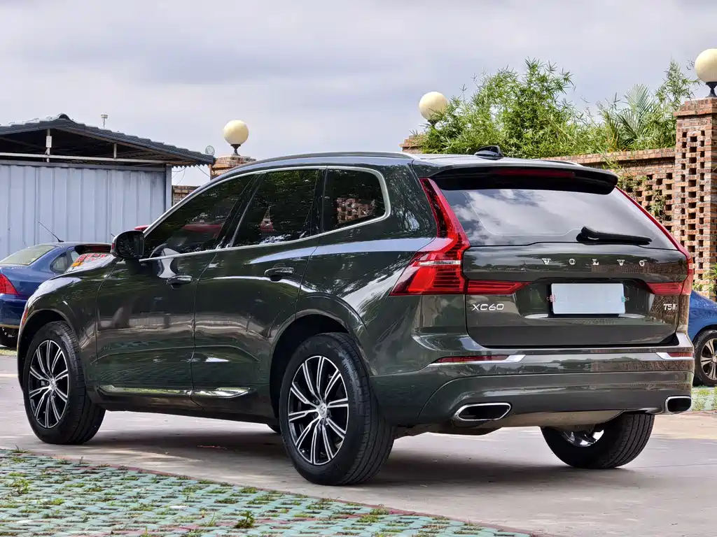 Volvo XC60 2019 — фото 12