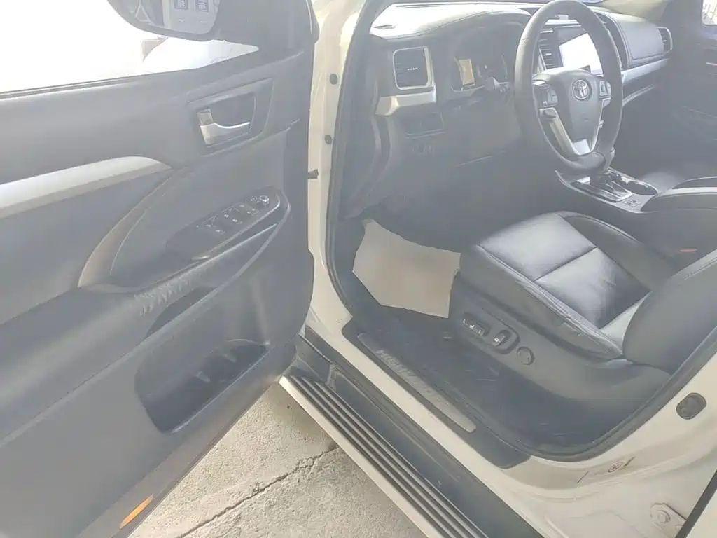 Toyota Highlander 2017 — фото 16