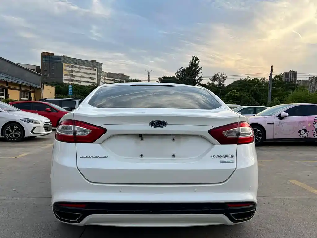 Ford Mondeo 2014 — фото 11