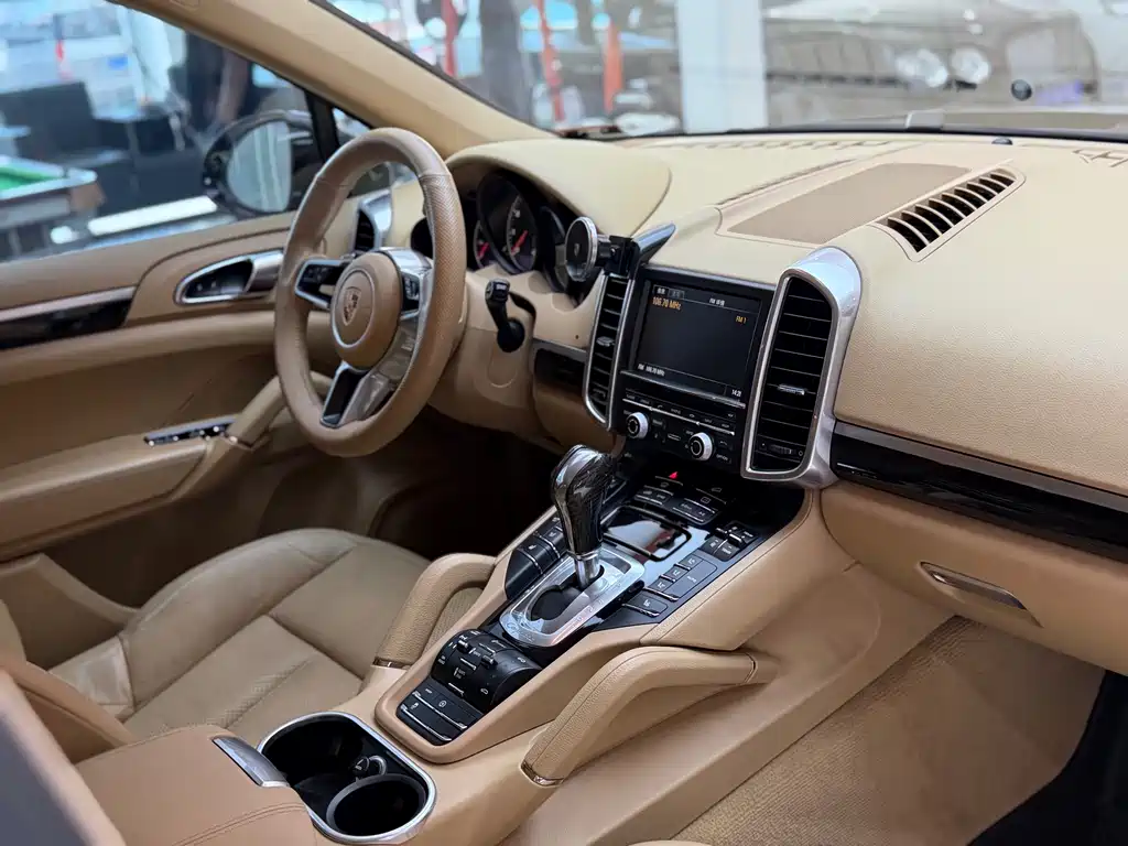 Porsche Cayenne 2015 — фото 10