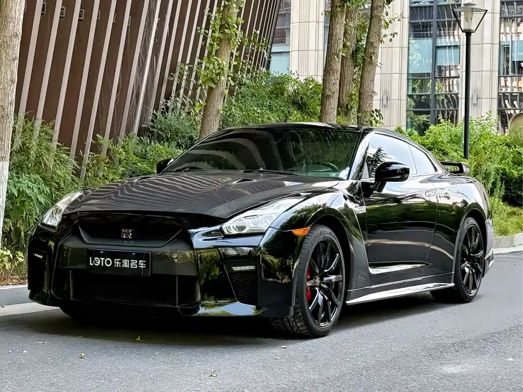 Nissan GT-R 2011 — фото 2