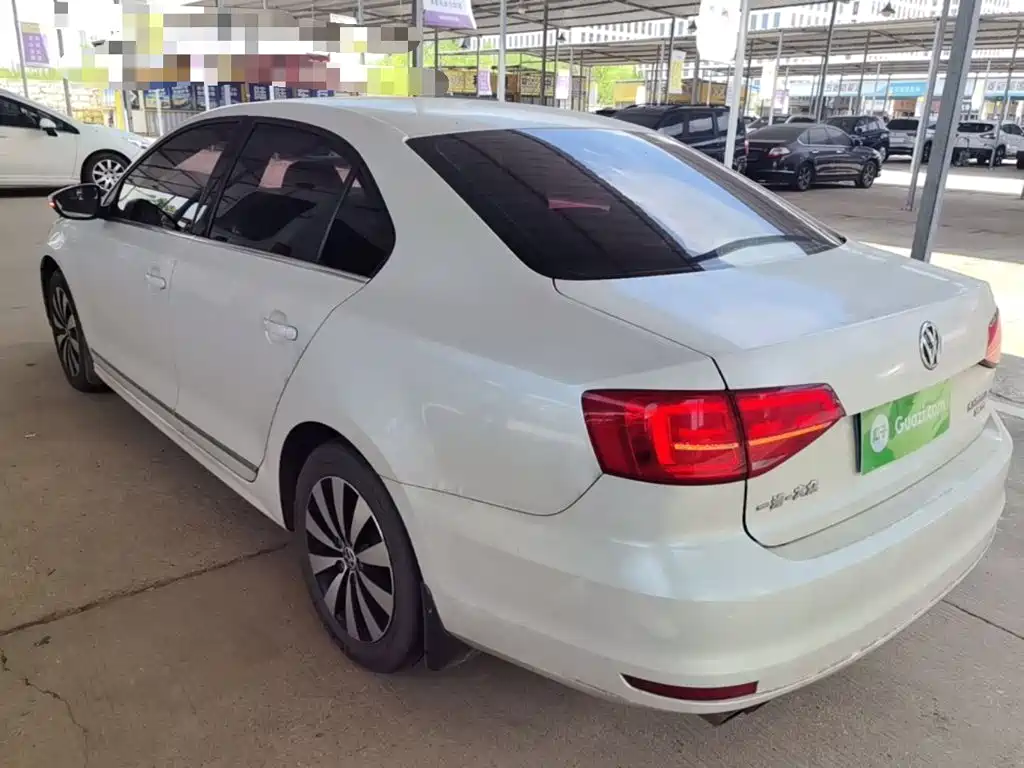 Volkswagen Sagitar 2018