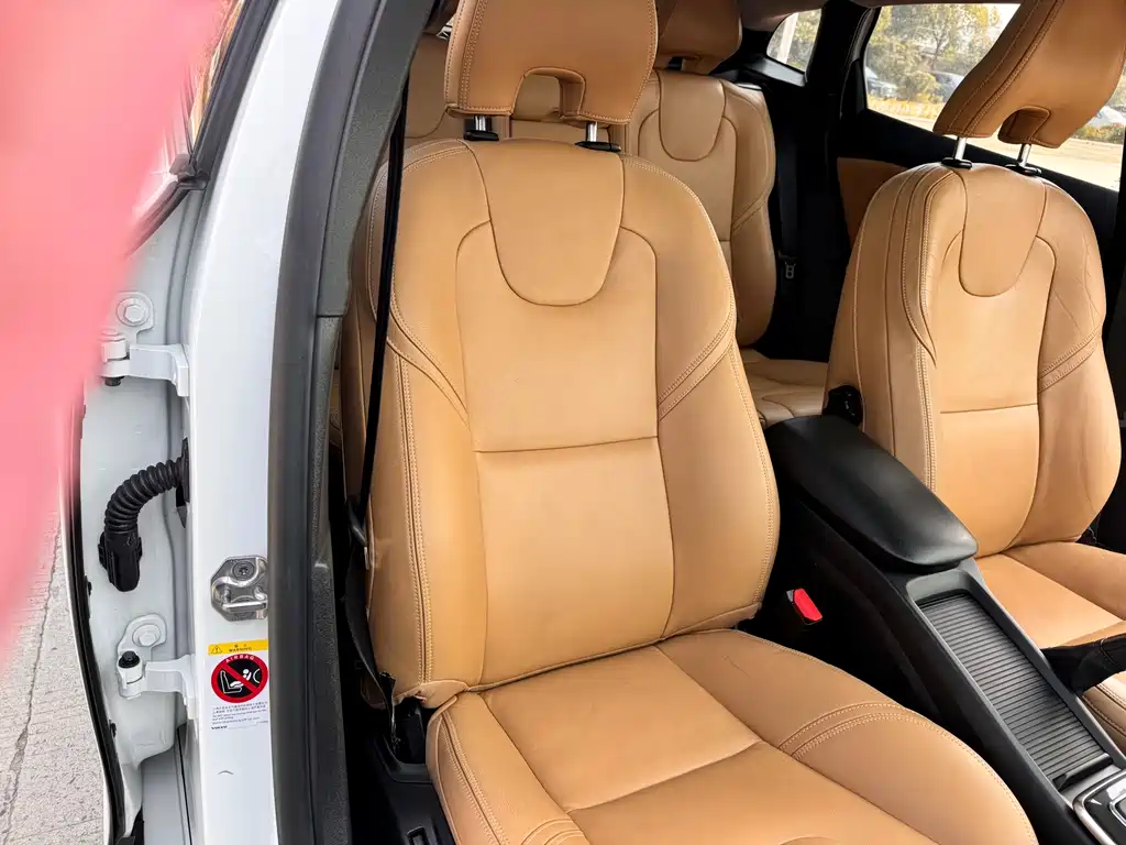 Volvo V40 2017 — фото 12