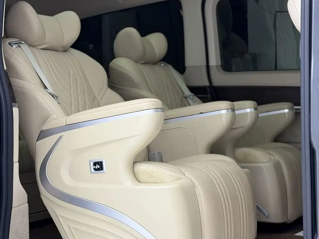 Mercedes-Benz V-Class 2021 — фото 14