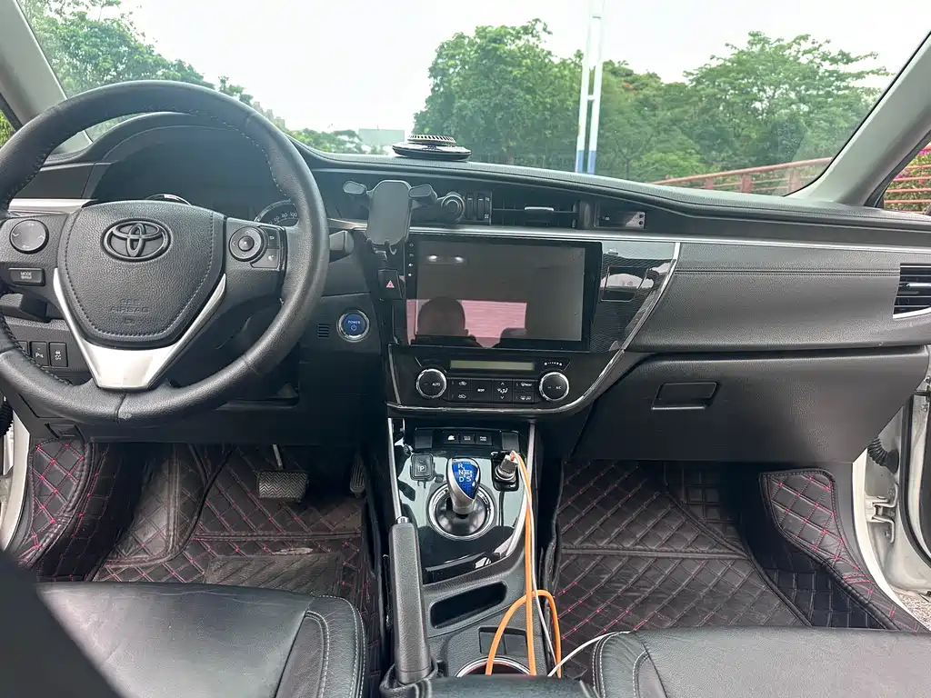 Toyota Corolla 2017 — фото 9