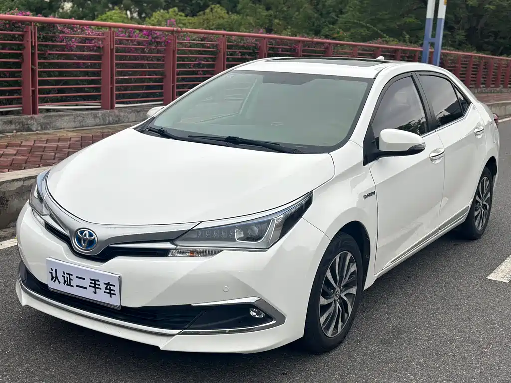Toyota Corolla 2017 — фото 1