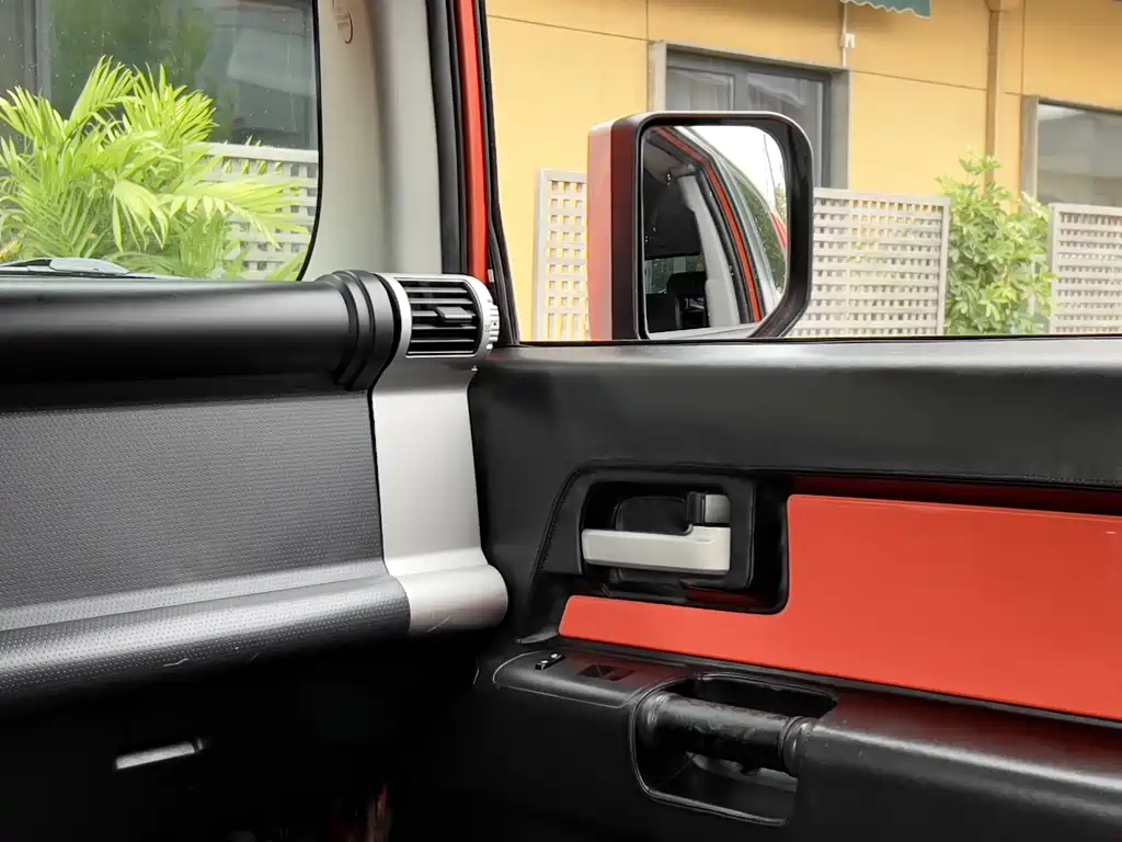 Toyota FJ Cruiser 2014 — фото 11