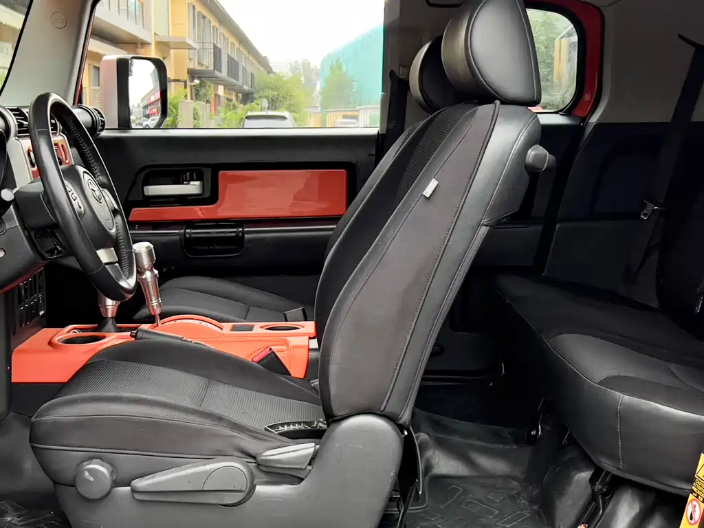Toyota FJ Cruiser 2014 — фото 13