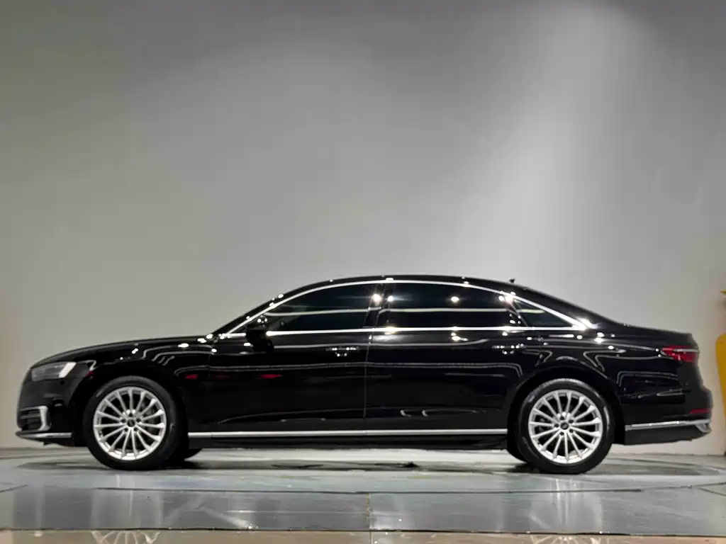 Audi A8 2022 — фото 16