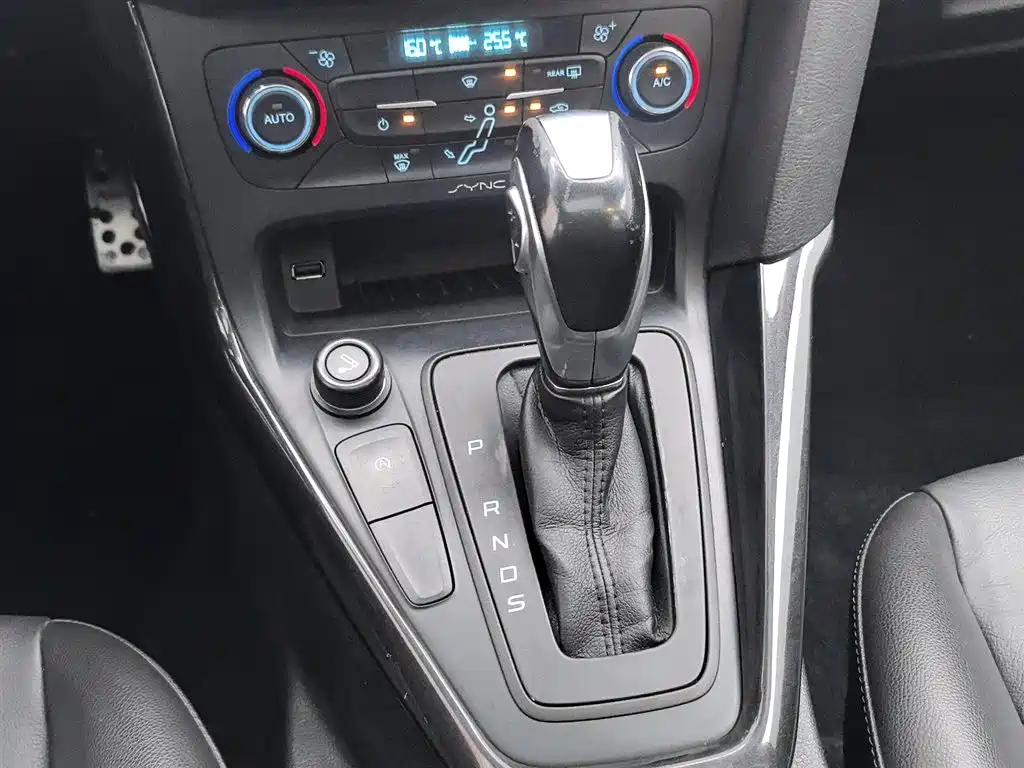 Ford Focus 2016 — фото 13