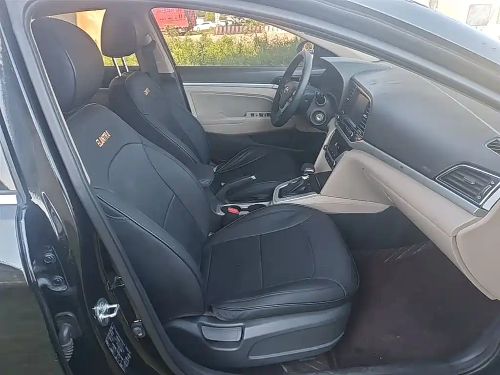 Hyundai Elantra 2018 — фото 20