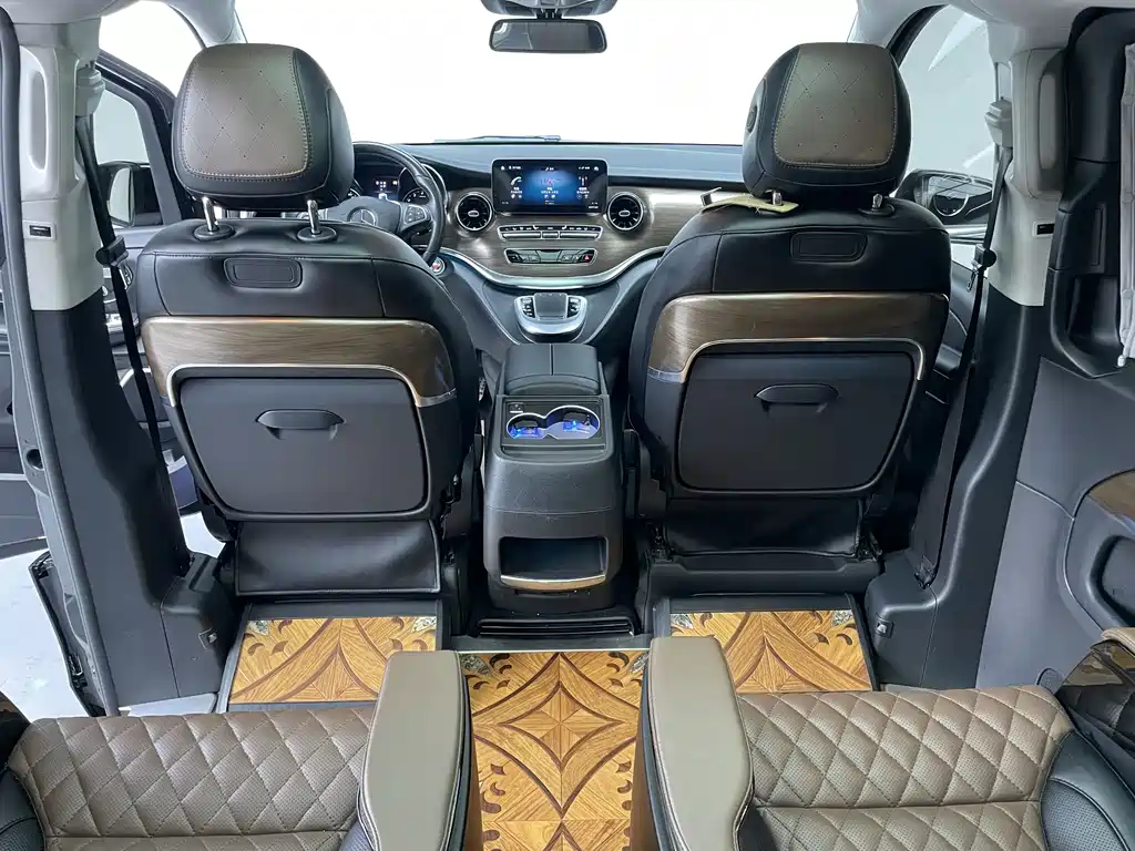Mercedes-Benz V-Class 2021 — фото 16