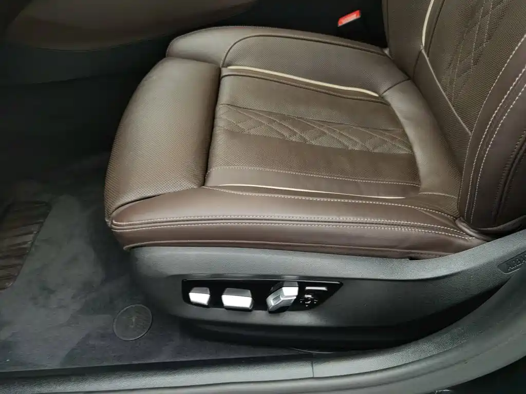 BMW 5 Series New Energy 2020 — фото 20