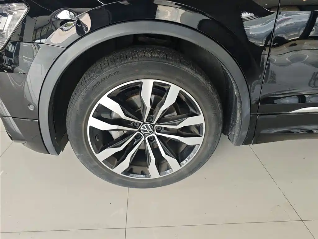 Volkswagen Tiguan L 2020 — фото 22