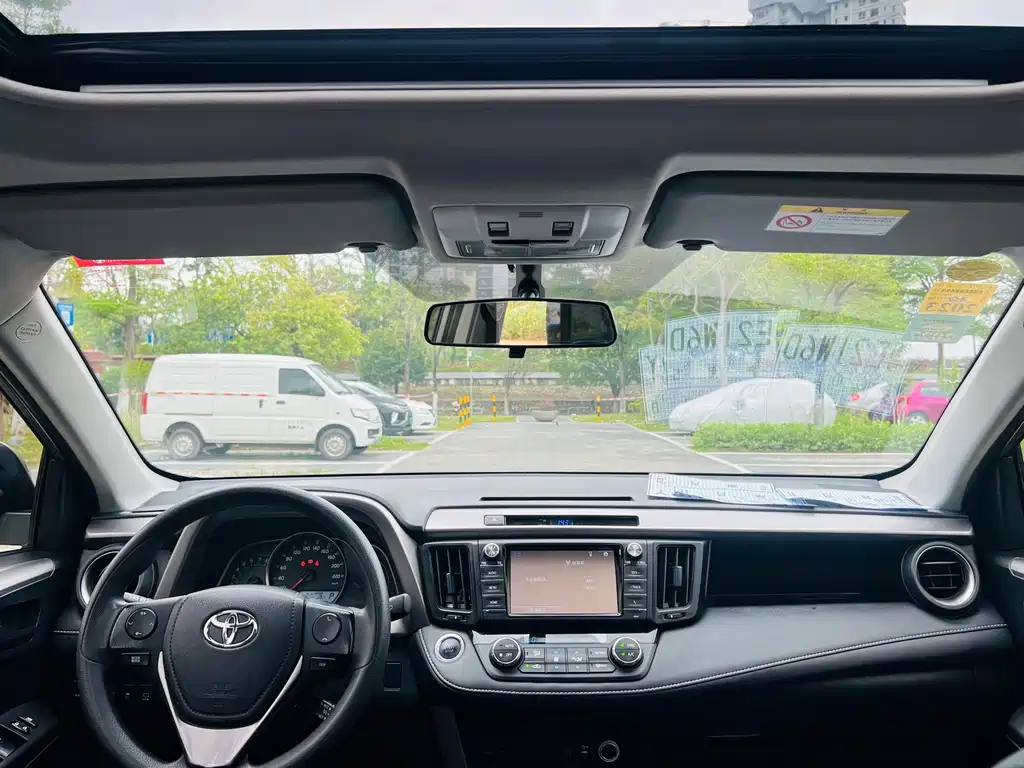 Toyota RAV4 2019 — фото 13