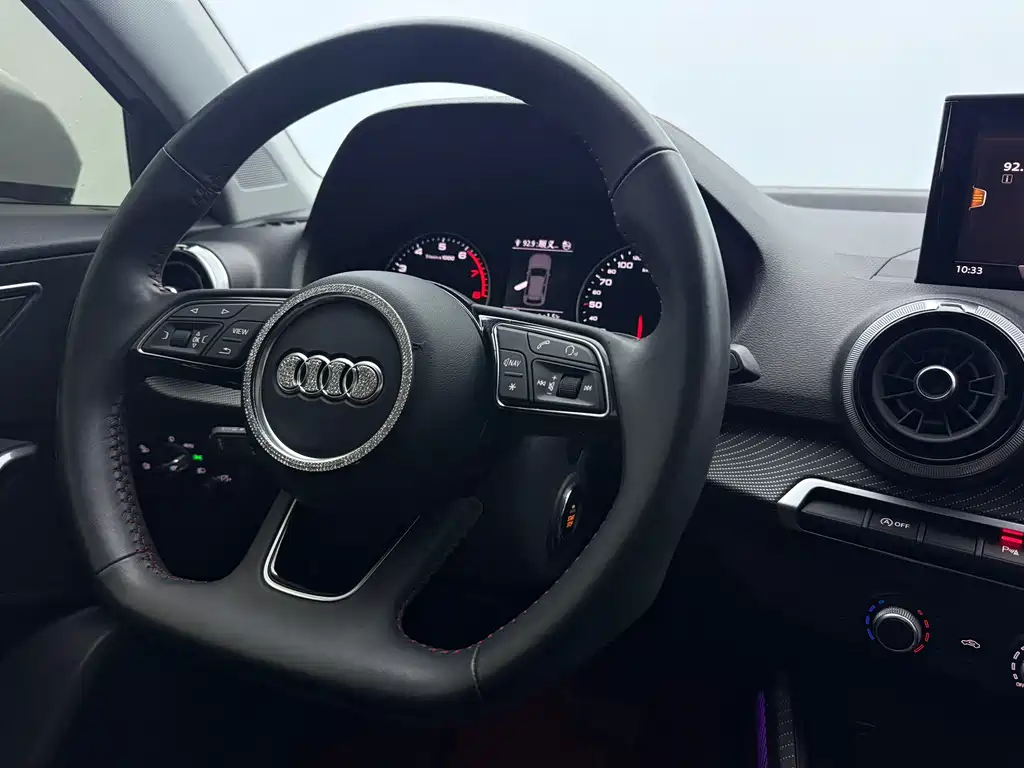 Audi Q2L 2022 — фото 10