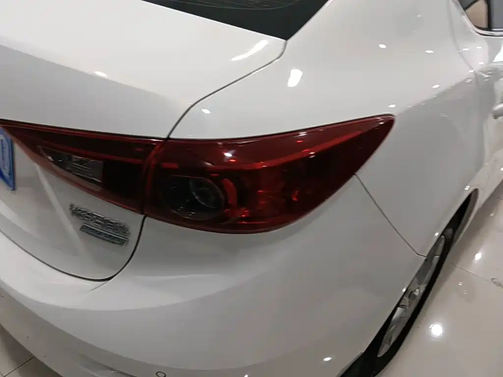 Mazda 3 Axela 2016 — фото 8