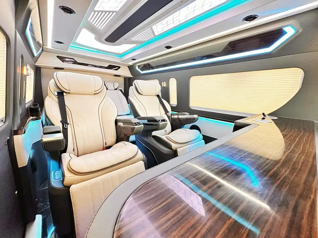 Toyota Hiace 2025 — фото 12