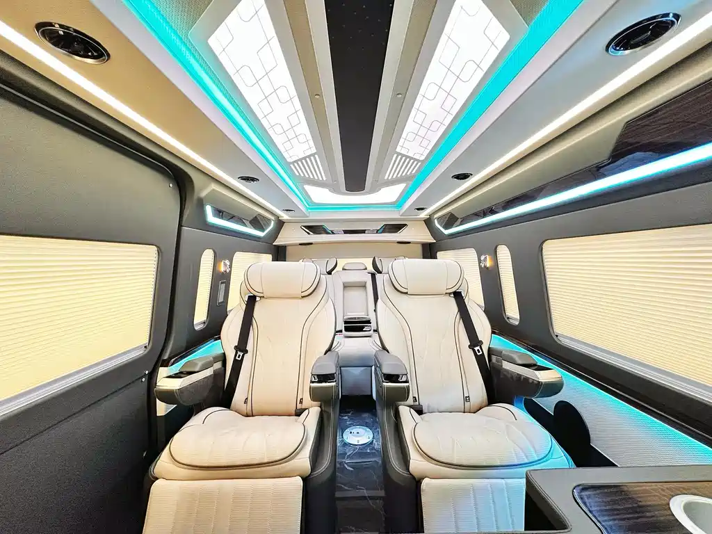 Toyota Hiace 2025 — фото 13