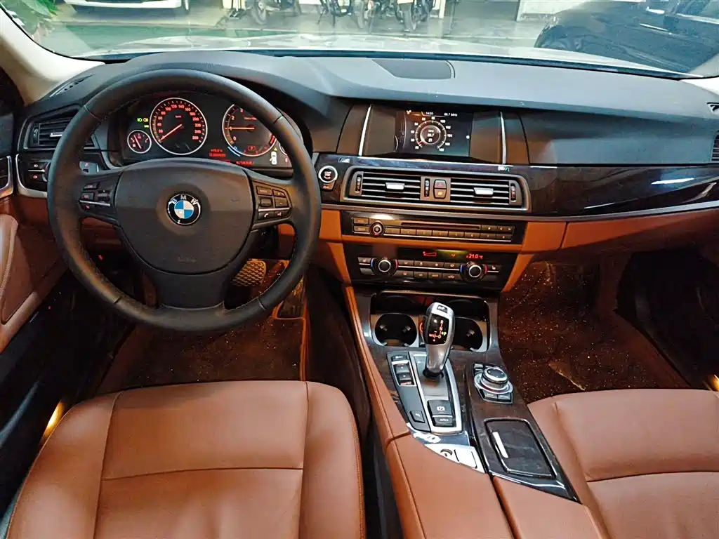 BMW 5 Series 2015 — фото 6
