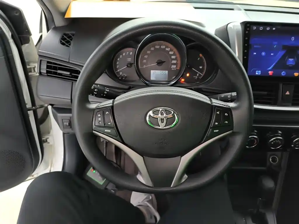 Toyota Yaris L 2021 — фото 11