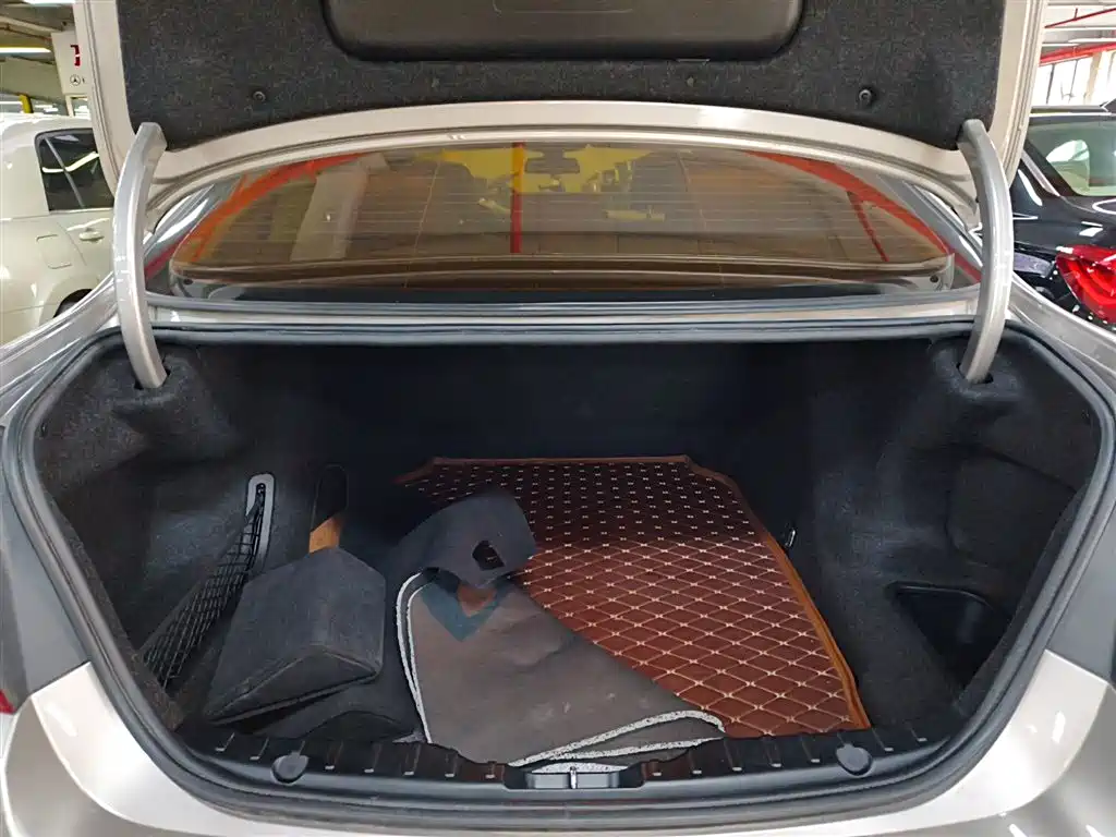 BMW 5 Series 2015 — фото 15